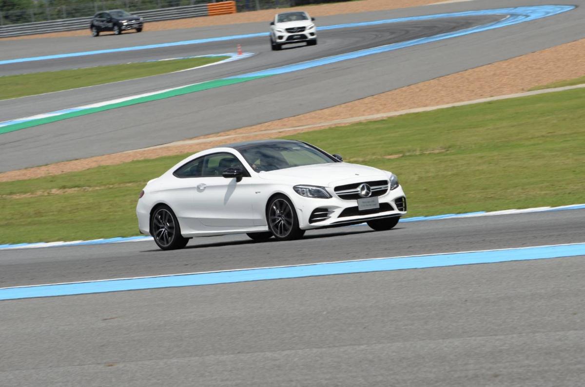 สนุกในสนามแข่งระดับโลกกับ Mercedes-AMG Driving Experience