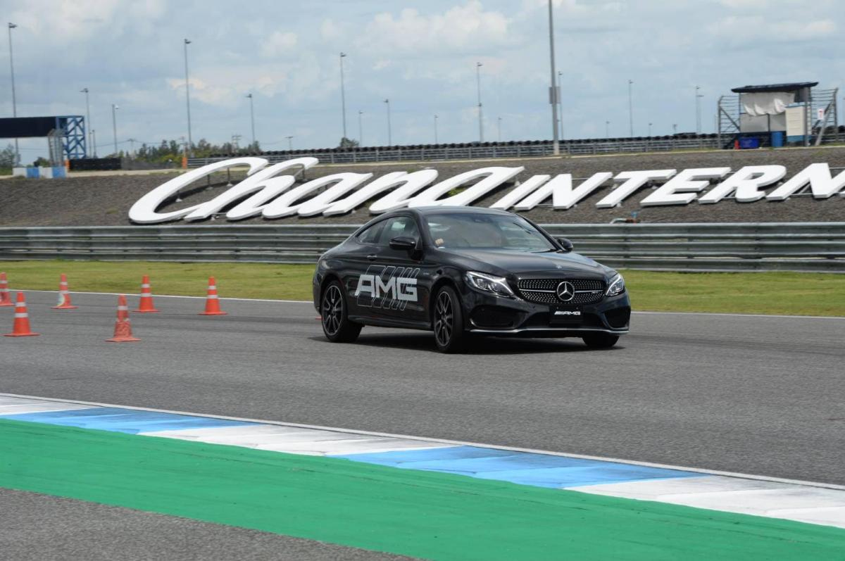 สนุกในสนามแข่งระดับโลกกับ Mercedes-AMG Driving Experience