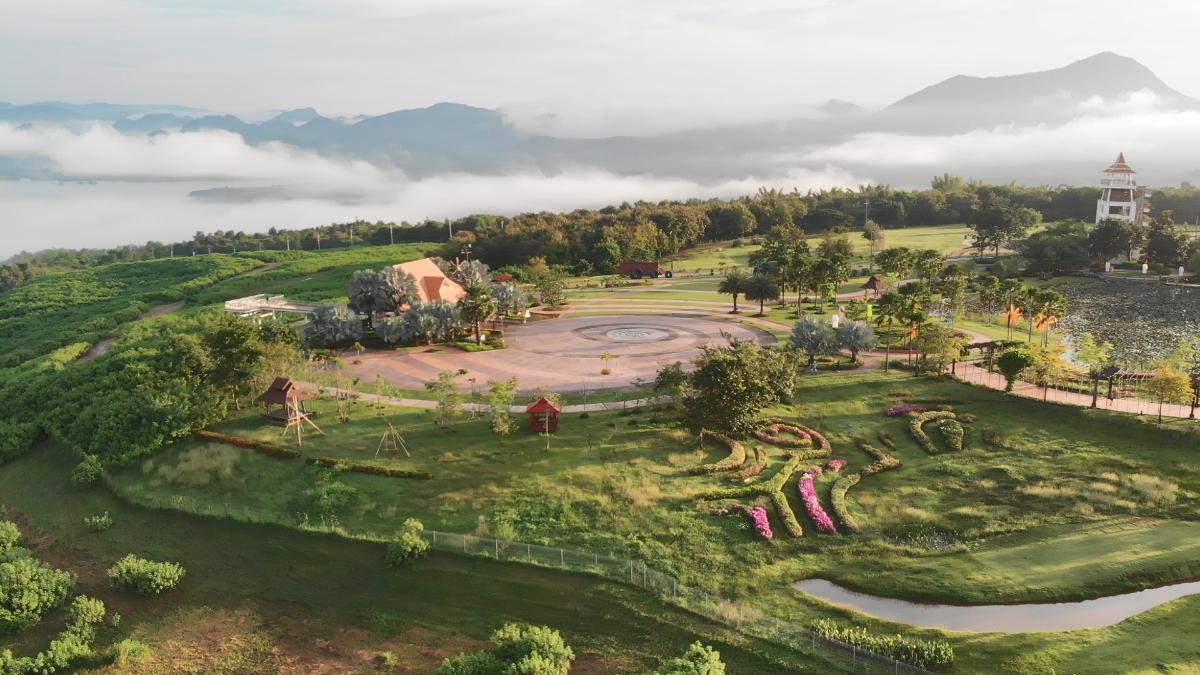 ฟินทะเลหมอก-ดอกปอเทือง ชมอลังการวัดพระธาตุดอยพระฌาน