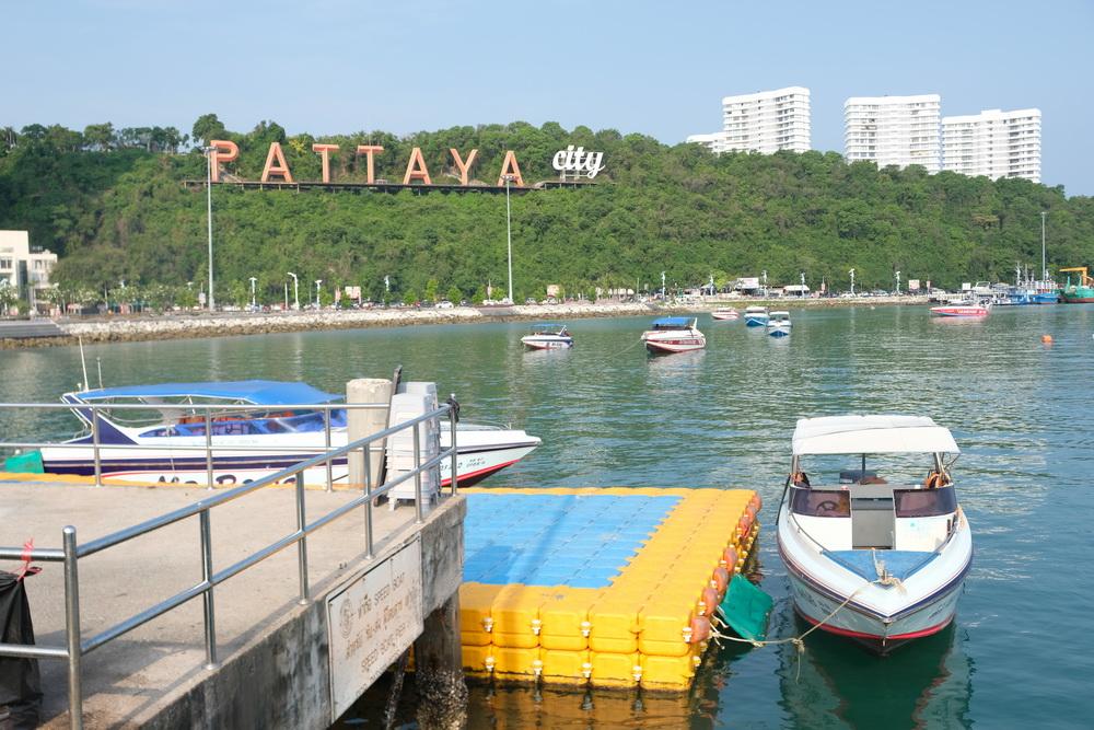 เที่ยวเกาะล้าน น้ำทะเลใส หาดทรายสวย