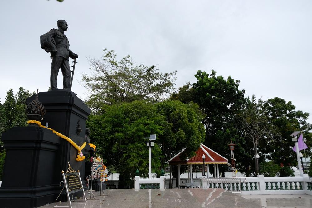 “วัดปรมัยยิกาวาส” เจดีย์เอียงเคียงคู่เกาะเกร็ด