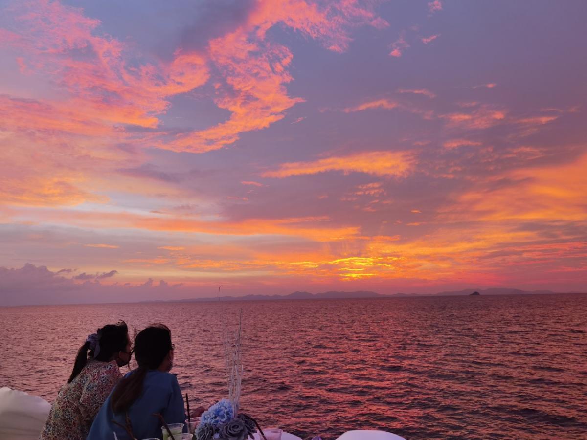 ททท.กระบี่ ผนึกอ่าวนาง ทราเวล แอนด์ ทัวร์ และ สธทท.เปิดตัว Krabi Wellness Sunset Cruise