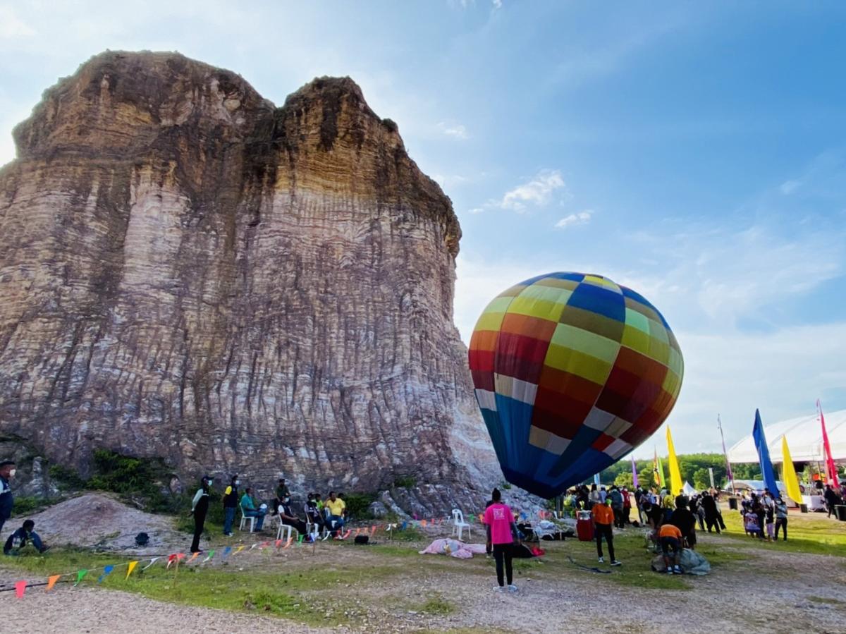 เทศกาลว่าวนานาชาติ 2565 สวยงามกลางโขดหินแปลกตา ณ พัทลุง