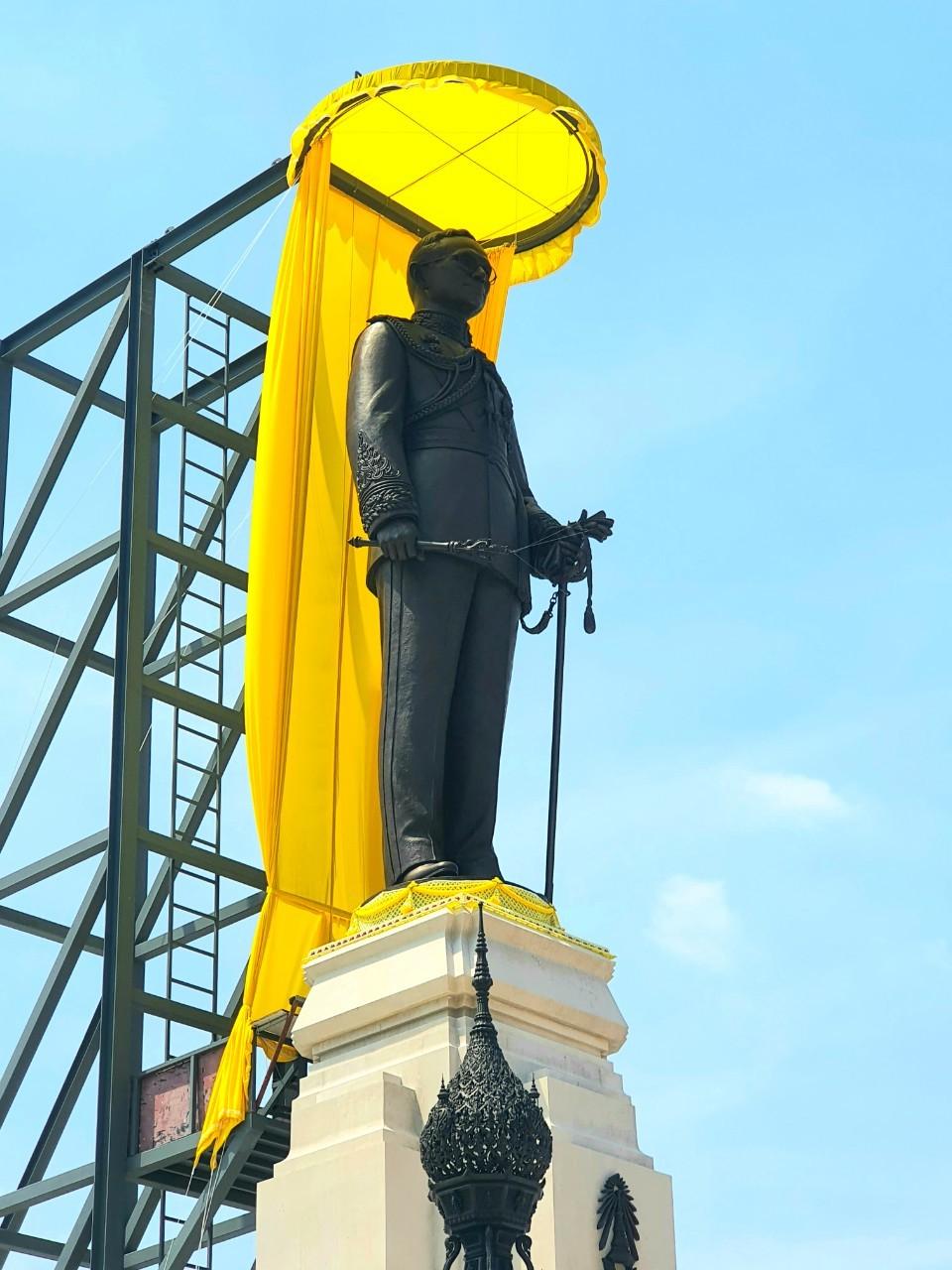 พระบรมราชานุสาวรีย์ รัชกาลที่ 9 แห่งอุทยานเฉลิมพระเกียรติฯ