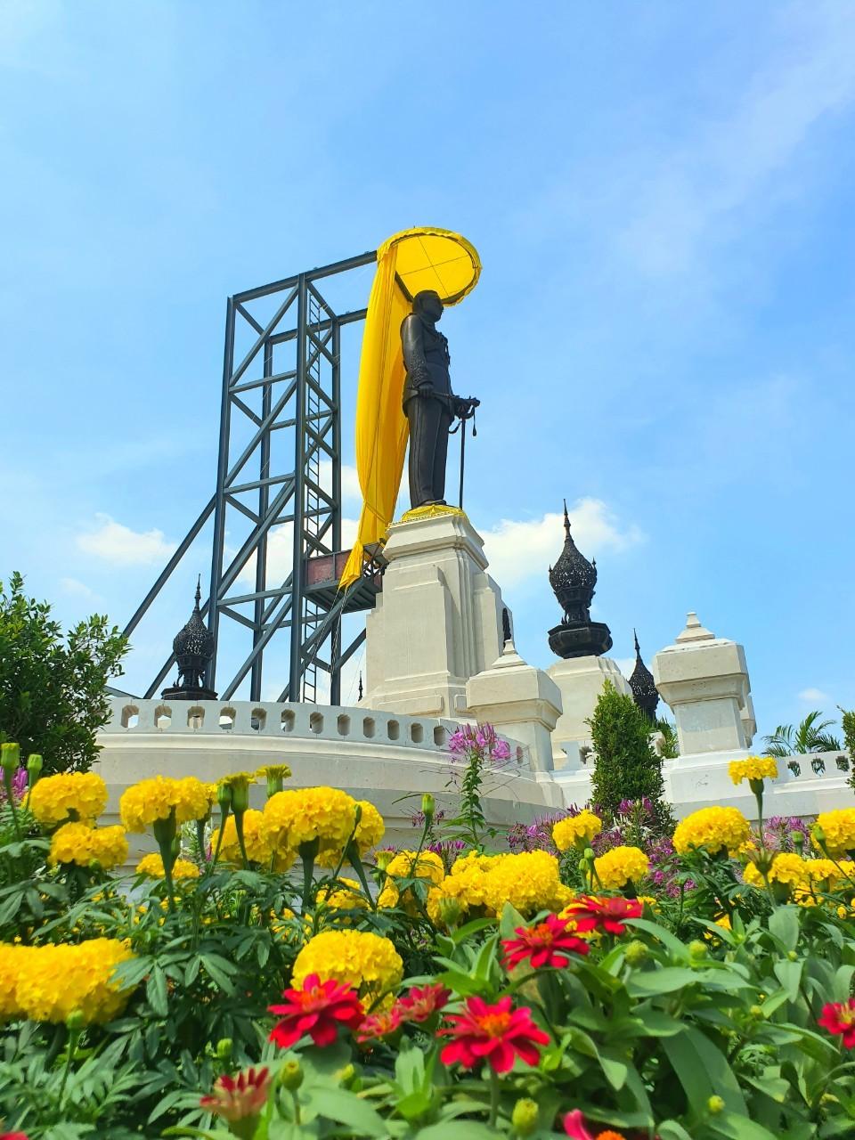 พระบรมราชานุสาวรีย์ รัชกาลที่ 9 แห่งอุทยานเฉลิมพระเกียรติฯ