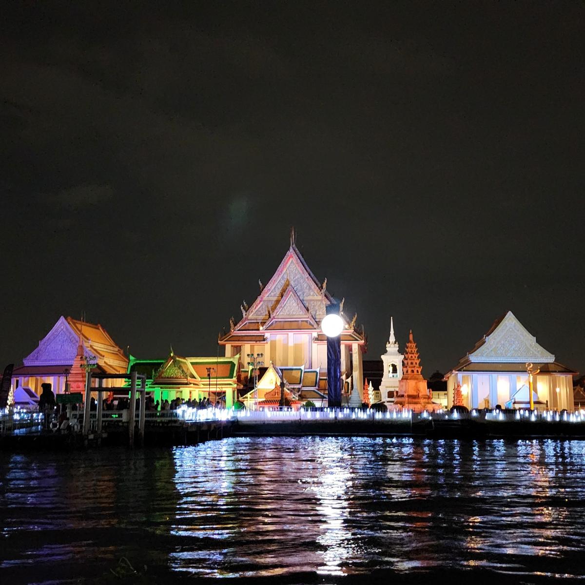 นั่งเรือล่องเจ้าพระยาชมกิจกรรมแสงสี “VIJIT CHAO PHRAYA”