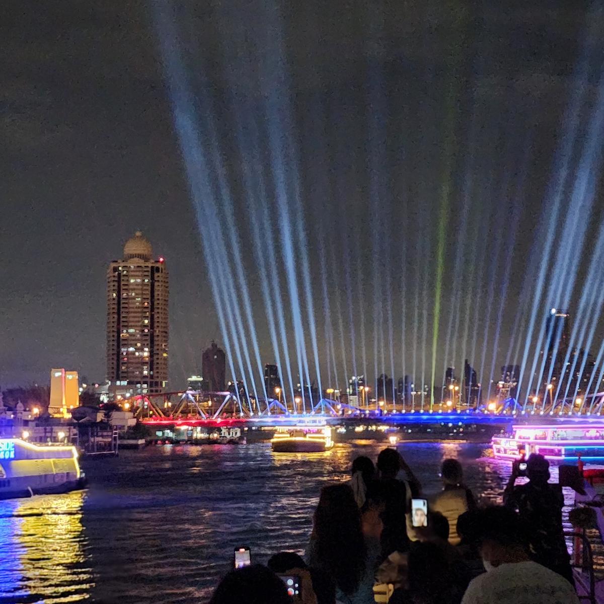 นั่งเรือล่องเจ้าพระยาชมกิจกรรมแสงสี “VIJIT CHAO PHRAYA”