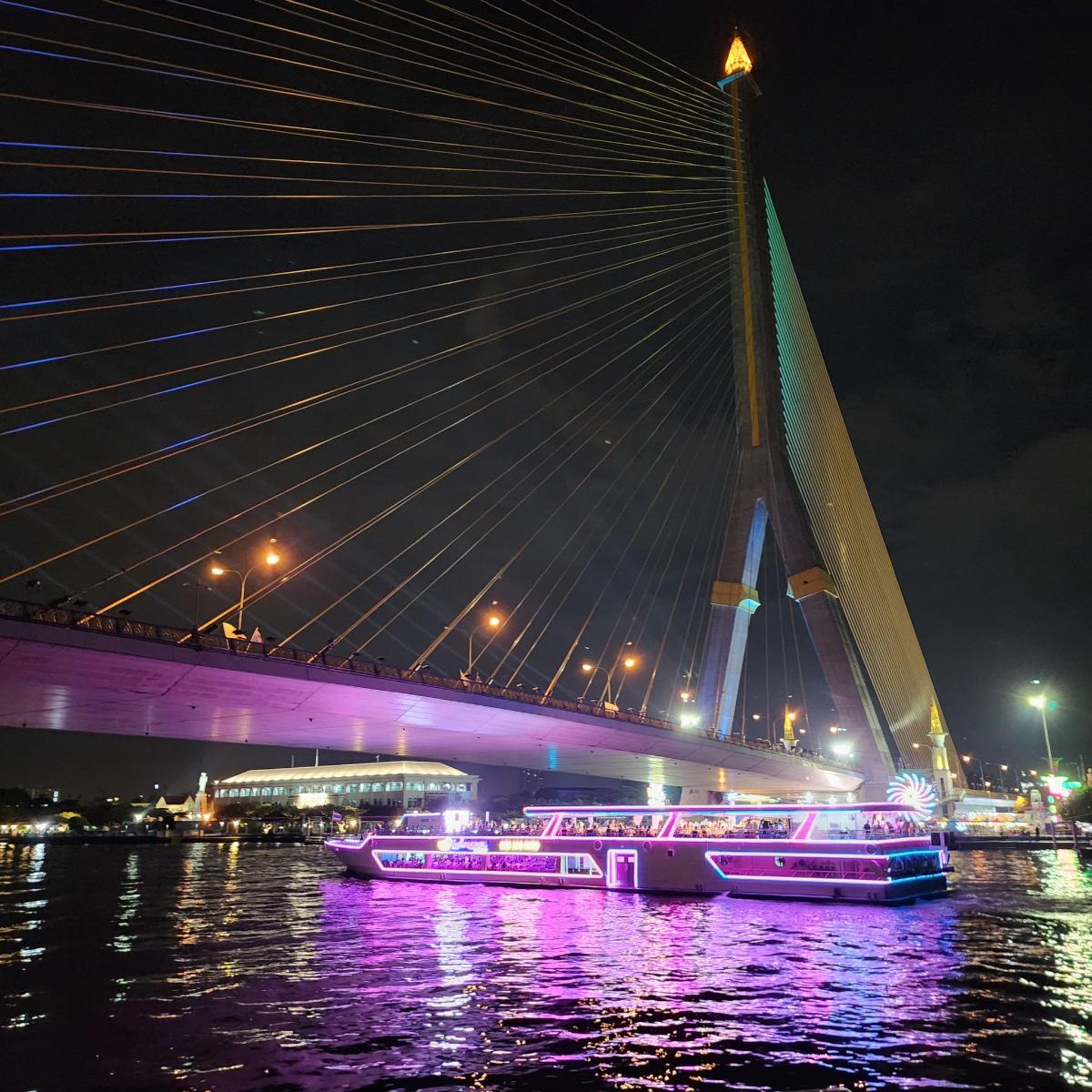 นั่งเรือล่องเจ้าพระยาชมกิจกรรมแสงสี “VIJIT CHAO PHRAYA”