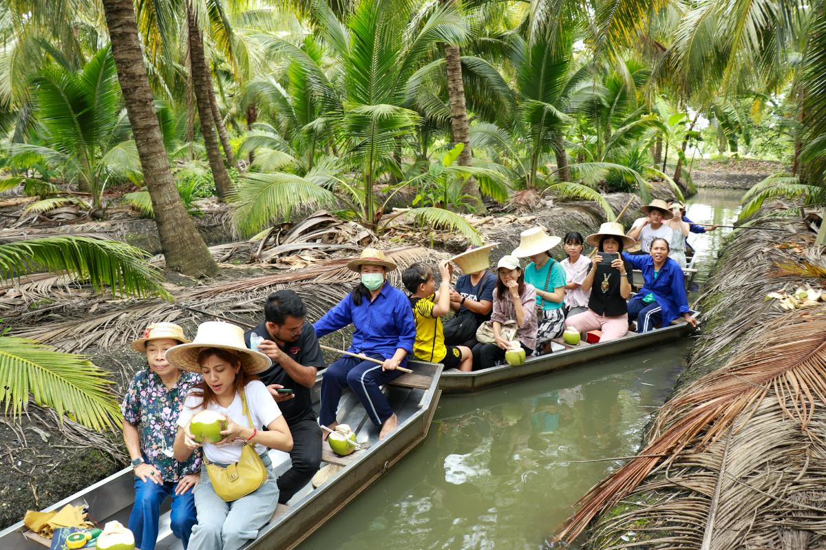 KOL จีน-ไทย ร่วมโปรโมทเส้นทางท่องเที่ยว Carbon Neutral คลองดำเนินสะดวก