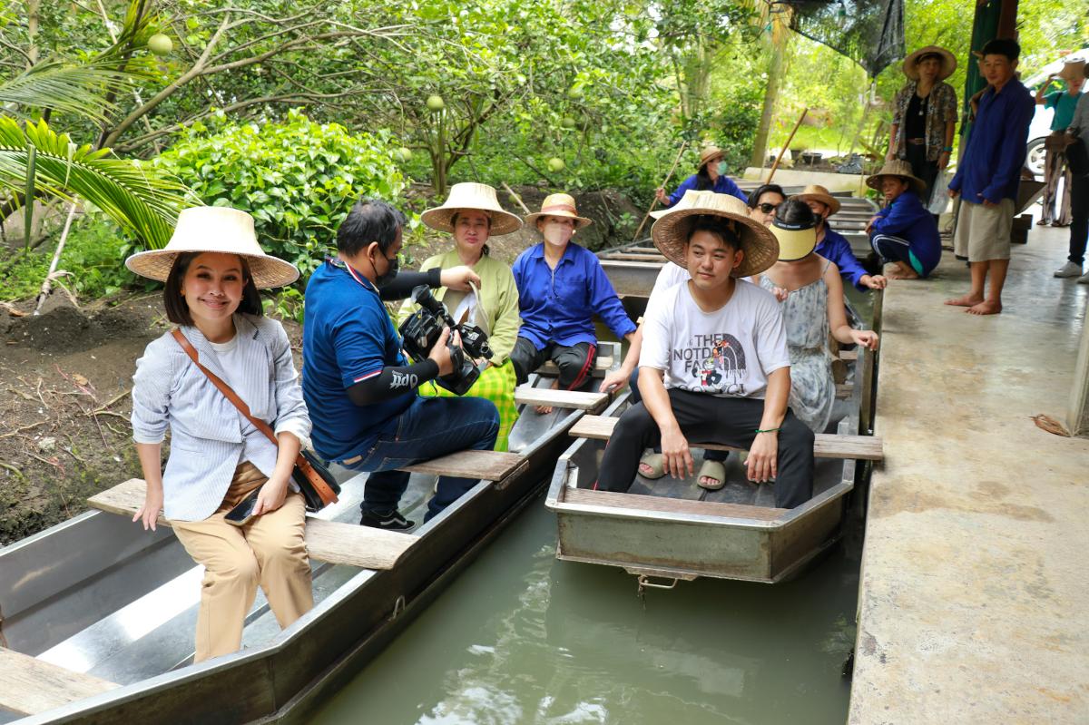 KOL จีน-ไทย ร่วมโปรโมทเส้นทางท่องเที่ยว Carbon Neutral คลองดำเนินสะดวก