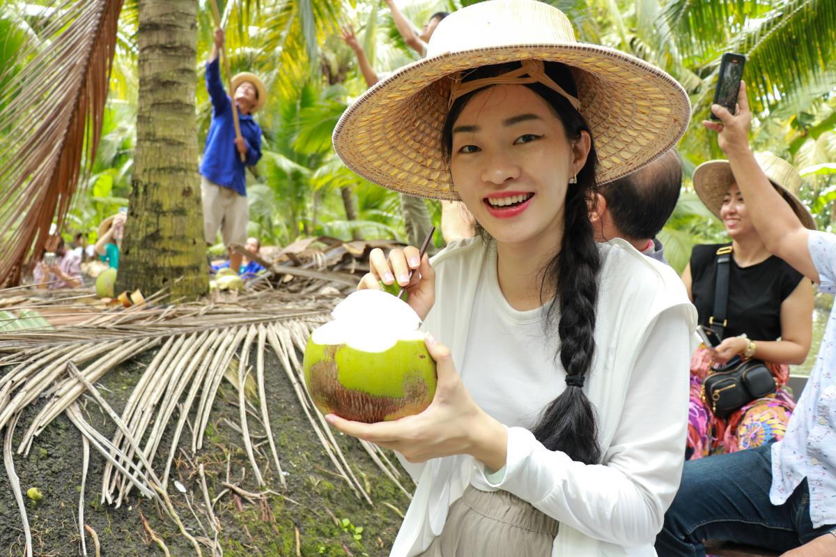 KOL จีน-ไทย ร่วมโปรโมทเส้นทางท่องเที่ยว Carbon Neutral คลองดำเนินสะดวก